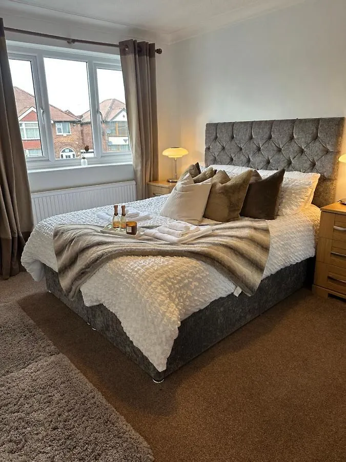 The Chorlton Retreat - Double Bedroom, Free Parking Манчестер